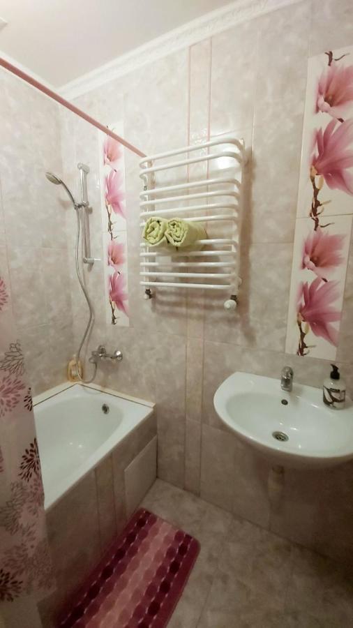 Apartamento Айстра Leópolis Exterior foto